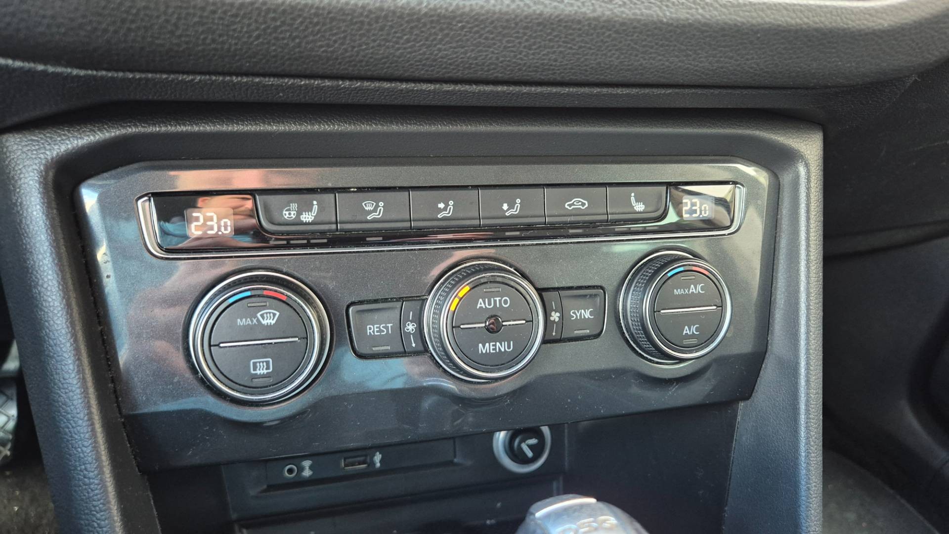 Volkswagen Tiguan 2.0 TDI SCR BMT 4MOTION Highline DSG EU6 – Obrázok 24